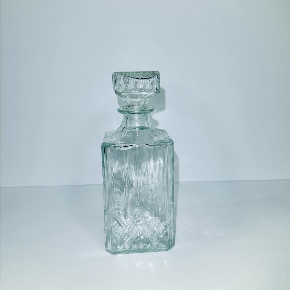 Precious Home Elegant Clear Glass Decanter Pisa style 34oz